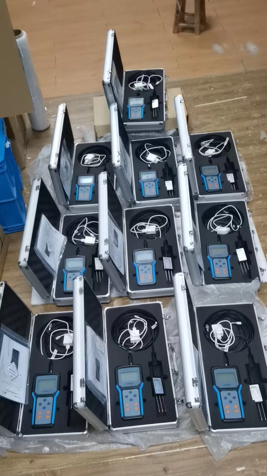 soil temperature and humidity conductivity sensor.jpg